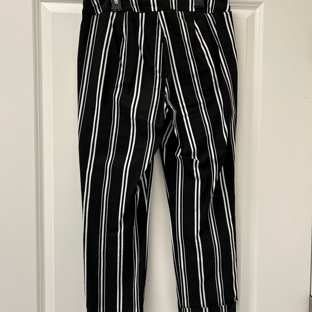 Tribal Black and White Striped cropped pants. - Picture 2 of 3